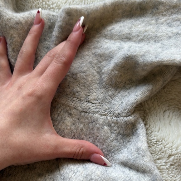 Aritzia Community Yak-Wool Turtleneck Sweater Size XS | Heather Gray | Capsule | - Picture 5 of 9